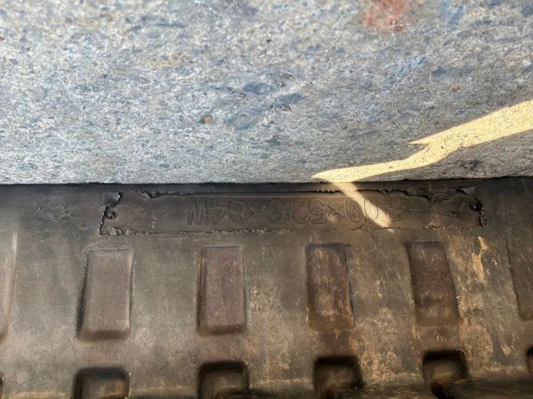 UNUSED 300 x 52.5 x 84 RUBBER TRACKS.......1797. 385648319