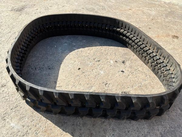 UNUSED 300 x 52.5 x 84 RUBBER TRACKS.......1797. 385648320