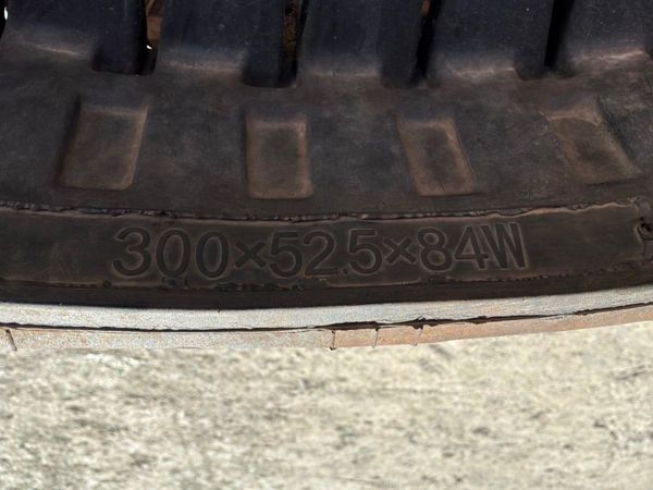 UNUSED 300 x 52.5 x 84 RUBBER TRACKS.......1797. 385648324
