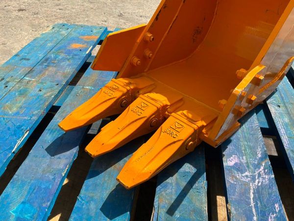 UNUSED 12" DIGGING BUCKET.....45mm PINS...2583d 385765840