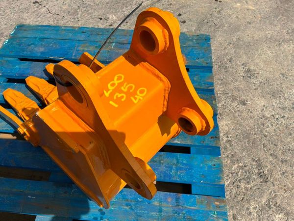 UNUSED 12" DIGGING BUCKET.....45mm PINS...2583d 385765841