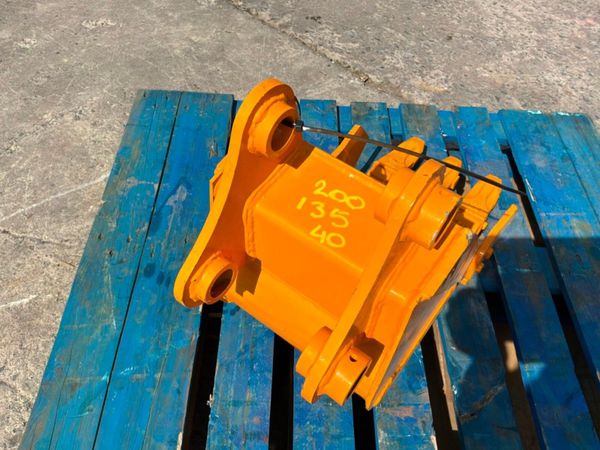 UNUSED 12" DIGGING BUCKET.....45mm PINS...2583d 385765842