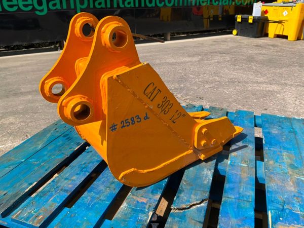 UNUSED 12" DIGGING BUCKET.....45mm PINS...2583d 385765843