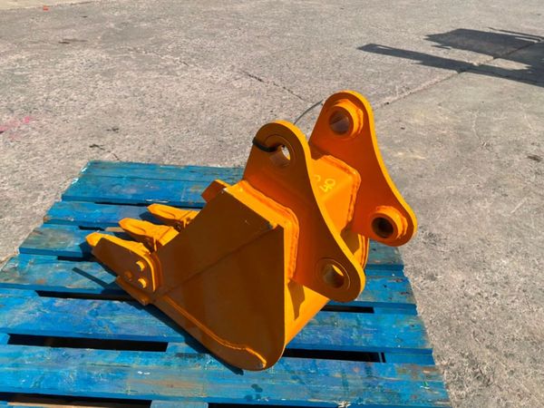 UNUSED 12" DIGGING BUCKET.....45mm PINS...2583d 385765837