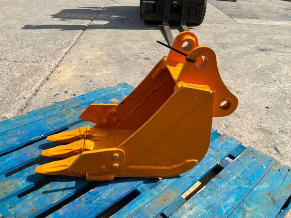 UNUSED 12" DIGGING BUCKET.....45mm PINS...2583d 385765838