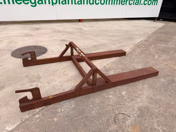 Forklift tipping skip frame 385779677