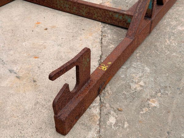 Forklift tipping skip frame 385779688
