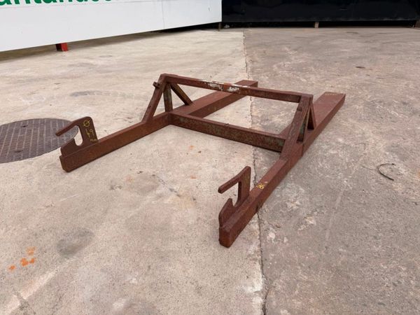 Forklift tipping skip frame 385779695
