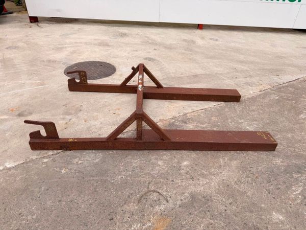 Forklift tipping skip frame 385779704