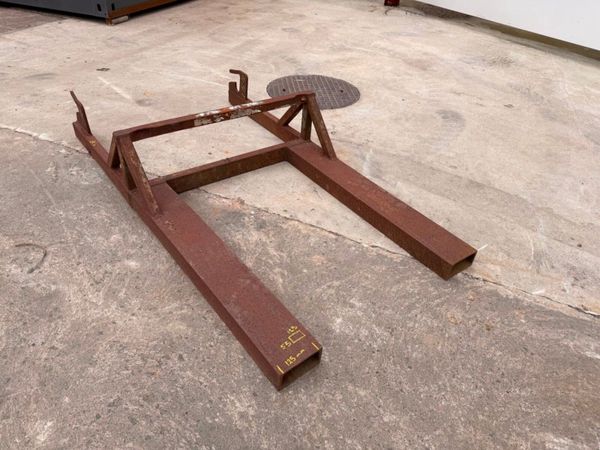 Forklift tipping skip frame 385779712