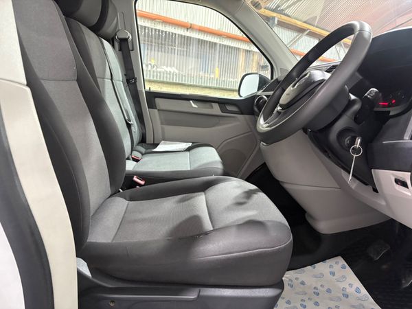 2018 Volkswagen Transporter 2.0 TDi 385707213