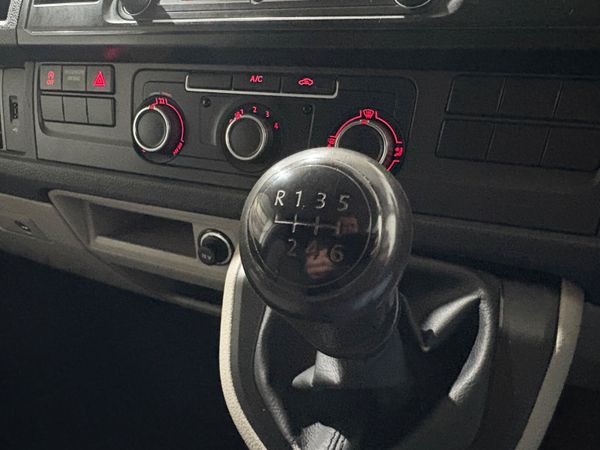 2018 Volkswagen Transporter 2.0 TDi 385707232