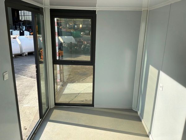 UNUSED 13ft x 7ft GARDEN ROOM.........REPAIRS. 385732446