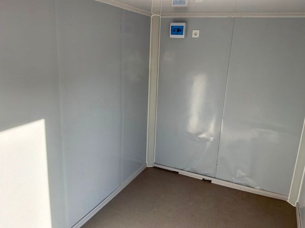 UNUSED 13ft x 7ft GARDEN ROOM.........REPAIRS. 385732448
