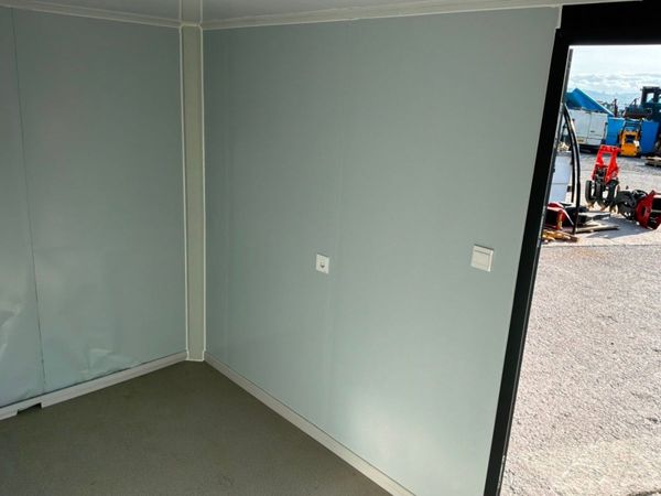 UNUSED 13ft x 7ft GARDEN ROOM.........REPAIRS. 385732449