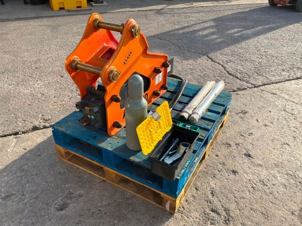 HYDRAULIC hammer BREAKER..45mm Pins....2332d. 385732420