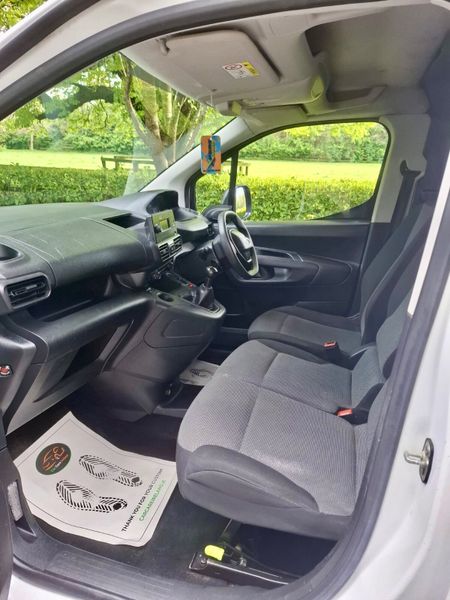 Peugeot Partner 2019 DOE 4/27 385739285