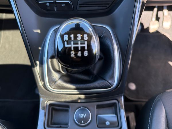 Ford Kuga 2019 commercial 2 seats 385845649