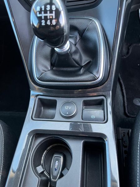 Ford Kuga 2019 commercial 2 seats 385847244