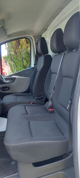 Nissan NV300 2019/Opel Vivaro 385860673