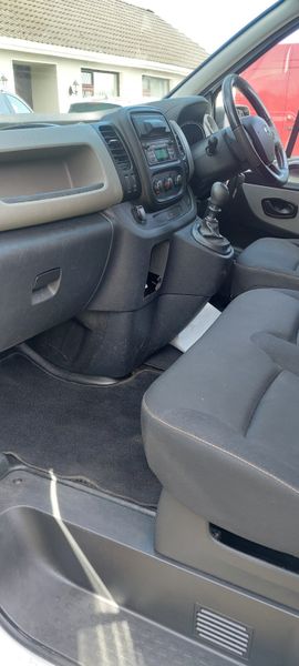 Nissan NV300 2019/Opel Vivaro 385860676