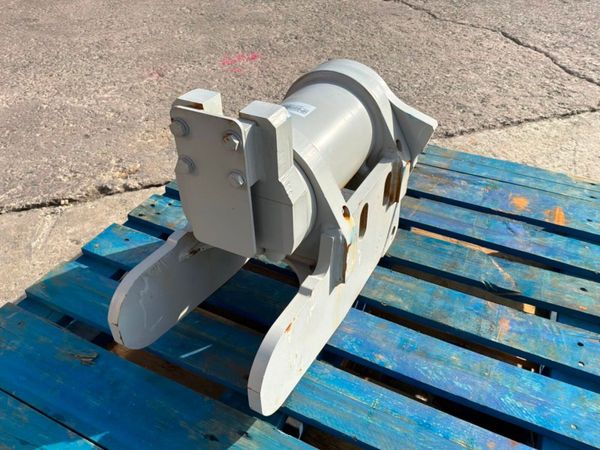 REVOLVING CYLINDER / TILTING HITCH MOTOR.. 385883365