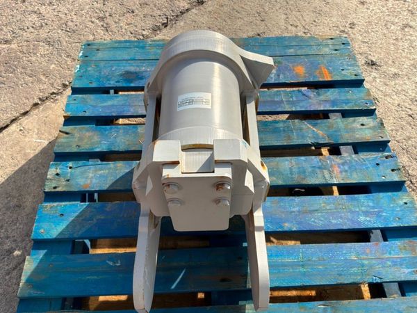 REVOLVING CYLINDER / TILTING HITCH MOTOR.. 385883378