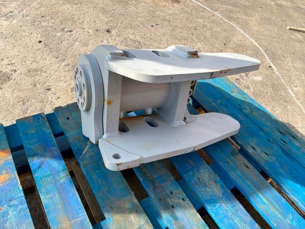 REVOLVING CYLINDER / TILTING HITCH MOTOR.. 385883482