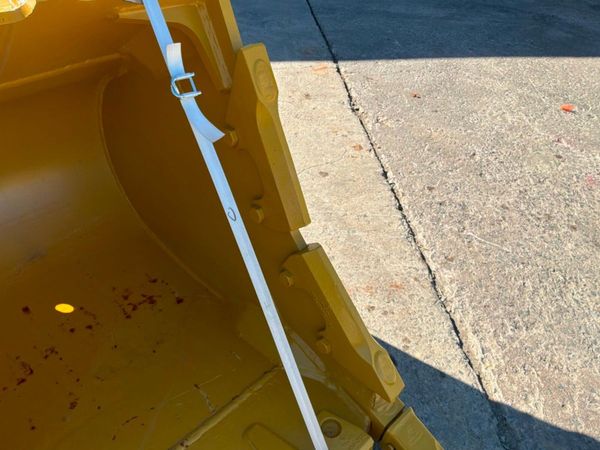 UNUSED 48" DIGGING BUCKET......80mm PINS....1994d 385883776
