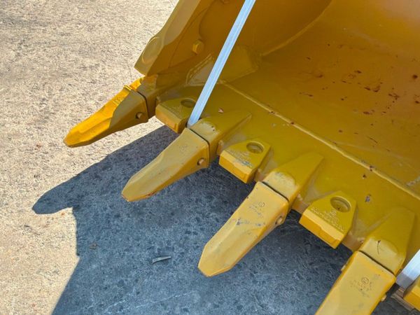UNUSED 48" DIGGING BUCKET......80mm PINS....1994d 385883814