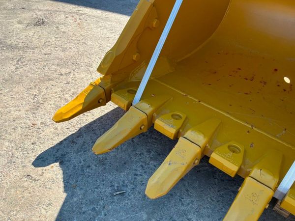 UNUSED 48" DIGGING BUCKET......80mm PINS....1994d 385883924