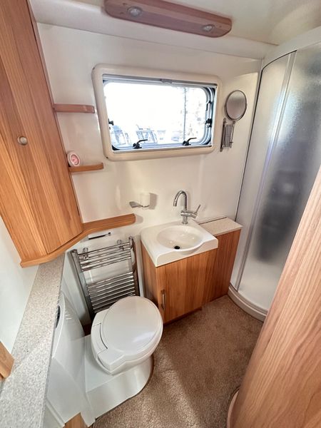 ✨STUNNING BAILEY UNICORN 4 BERTH FIXED BED✨ 385923523