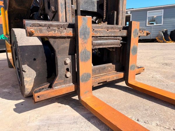 YALE 3 TON DIESEL FORKLIFT SIDE SHIFT. 385938155