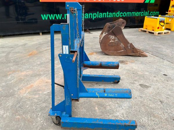 HYDRAULIC WHEEL LIFTING TROLLEY.......1441T 386062159