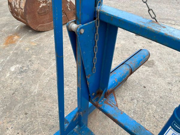 HYDRAULIC WHEEL LIFTING TROLLEY.......1441T 386062165