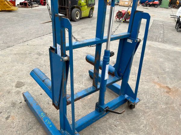 HYDRAULIC WHEEL LIFTING TROLLEY.......1441T 386062169