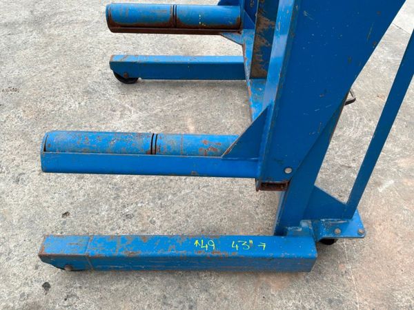 HYDRAULIC WHEEL LIFTING TROLLEY.......1441T 386062170