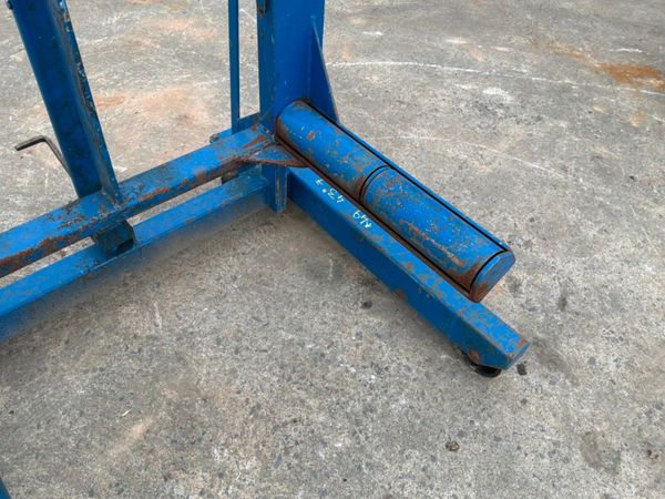 HYDRAULIC WHEEL LIFTING TROLLEY.......1441T 386062172
