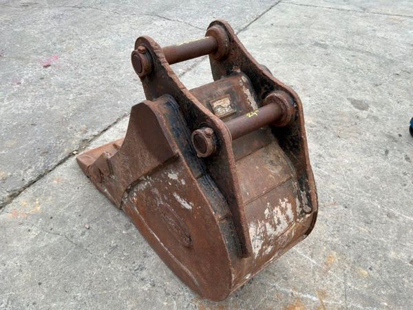24" STRICKLAND BUCKET.......65mm PINS........065. 386062181