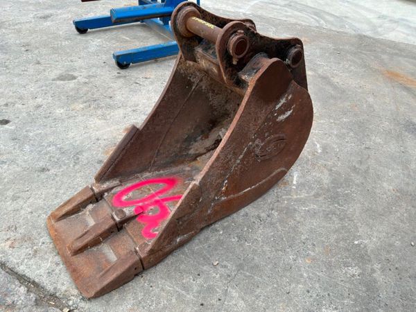 24" STRICKLAND BUCKET.......65mm PINS........065. 386062183