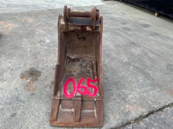24" STRICKLAND BUCKET.......65mm PINS........065. 386062184