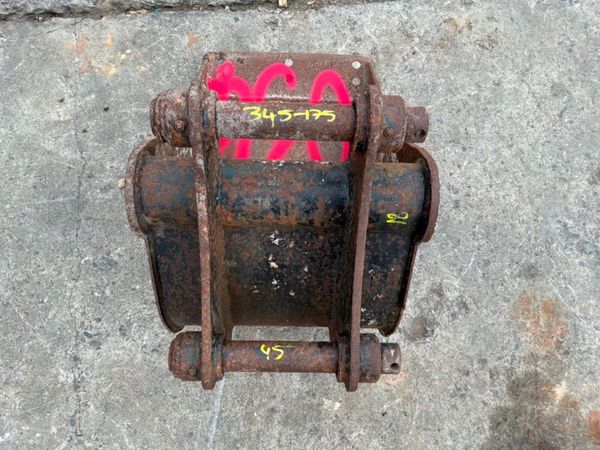 18" JCB 3CX DIGGING BUCKET45mm PINS......034. 386062201