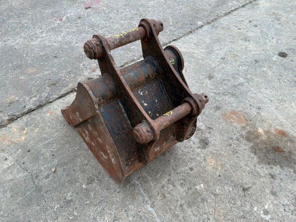 18" JCB 3CX DIGGING BUCKET45mm PINS......034. 386062203