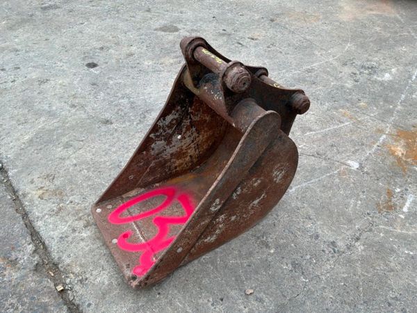 18" JCB 3CX DIGGING BUCKET45mm PINS......034. 386062205