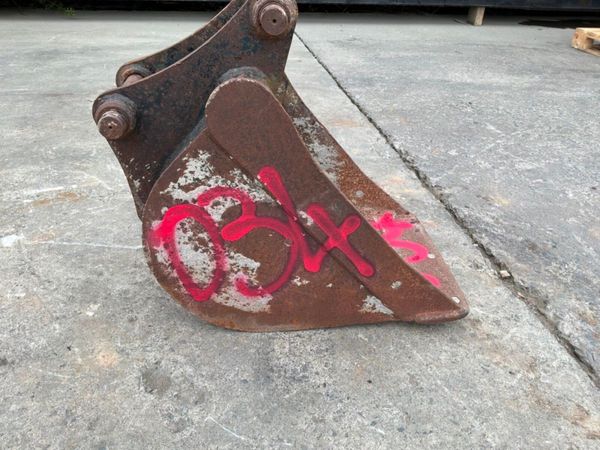 18" JCB 3CX DIGGING BUCKET45mm PINS......034. 386062208