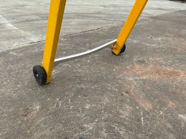 PLATFORM / PODIUM LADDER LADDERS...........1442t 386071456