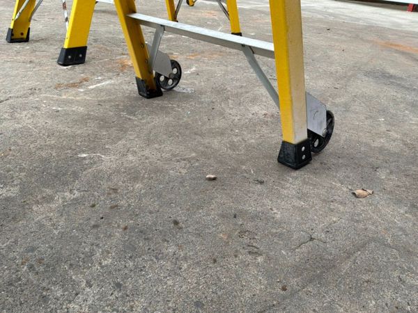 PLATFORM / PODIUM LADDER LADDERS...........1442t 386071465