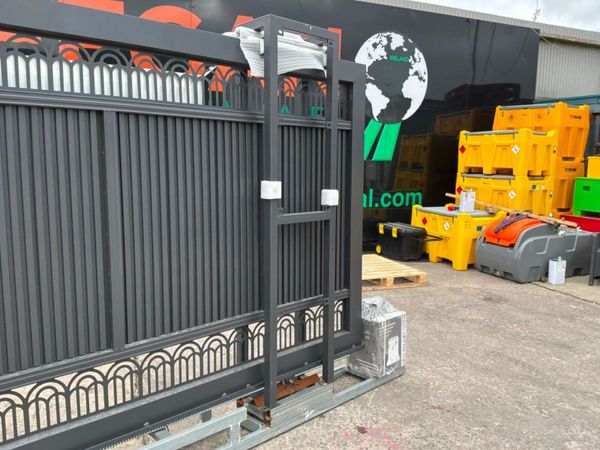 16ft REMOTE CONTROL SLIDING GATE........2740d. 386077570