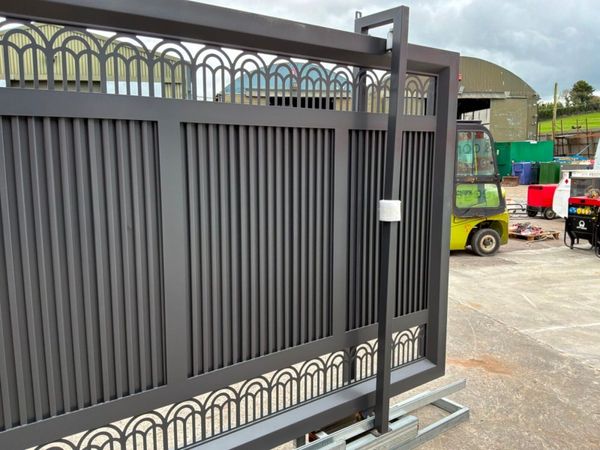 16ft REMOTE CONTROL SLIDING GATE........2740d. 386077571