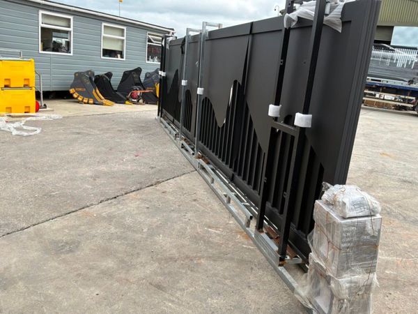 26ft DOUBLE ENTRY REMOTE SLIDING GATE....2047 386077575